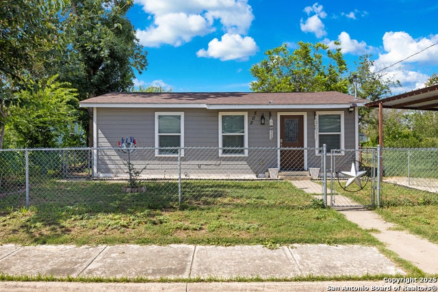 505 Avenue E, Poteet