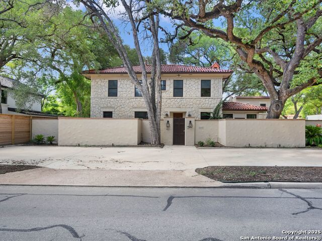 421 E Hildebrand, San Antonio