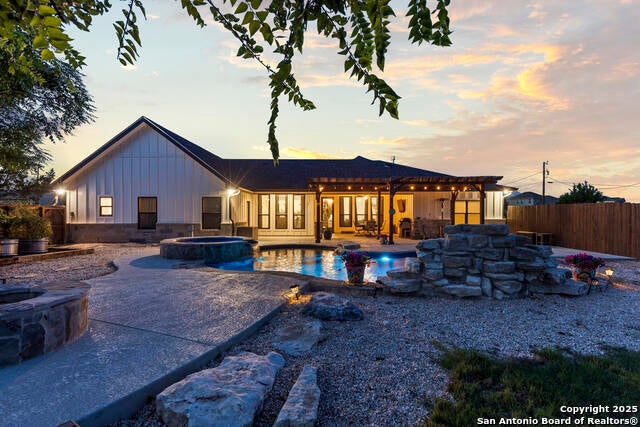 300 Firewheel, Bandera