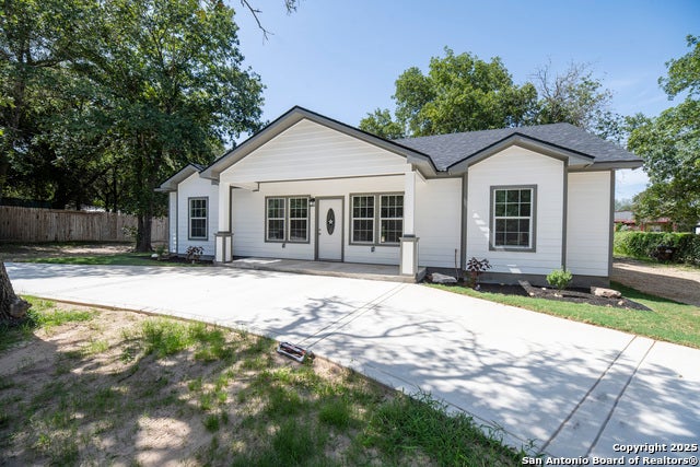 3811 Waterwood Pass, Elmendorf