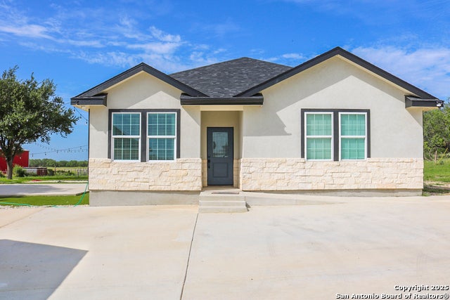 3163 Fm 2504, Poteet