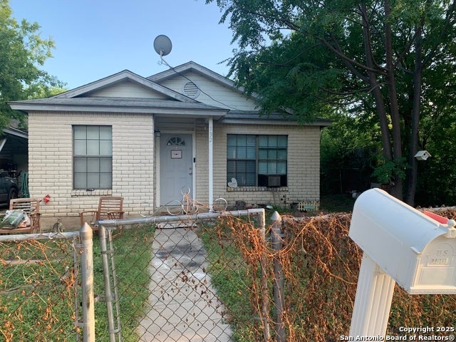 132 University, San Antonio