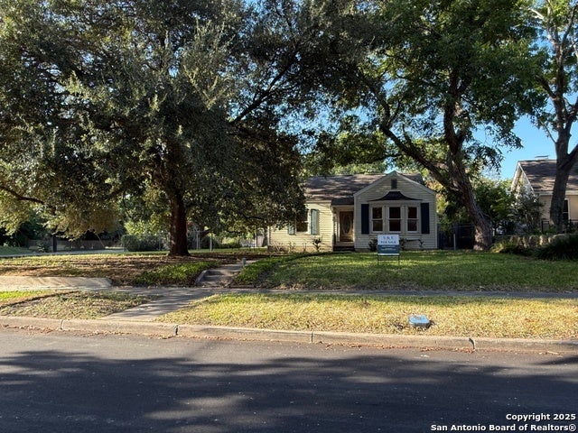 352 Cloverleaf, Alamo Heights