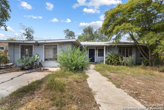 215 Oakleaf Dr, San Antonio