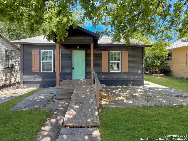 2619 E Houston Street, San Antonio