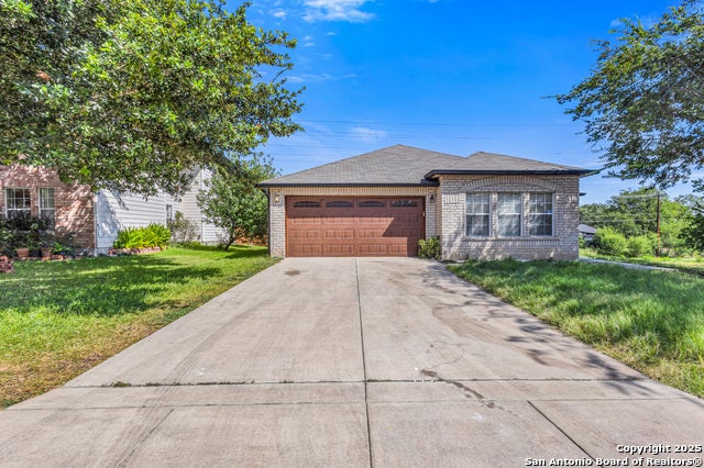 7721 Avery, Live Oak
