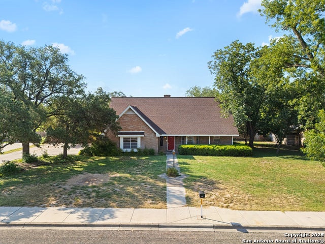 715 Studer, Uvalde