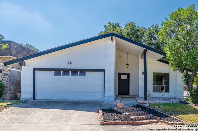 5202 Metcalf, Windcrest