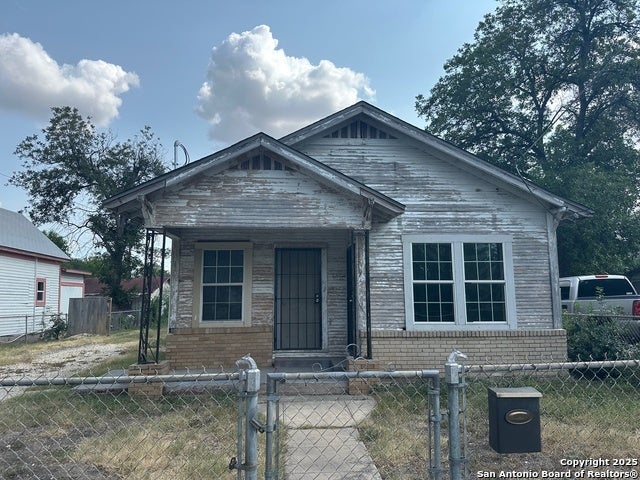 2106 W Cesar E Chavez, San Antonio