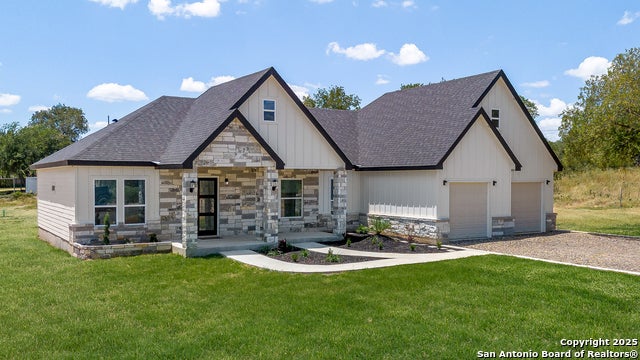 120 County Road 6852, Lytle