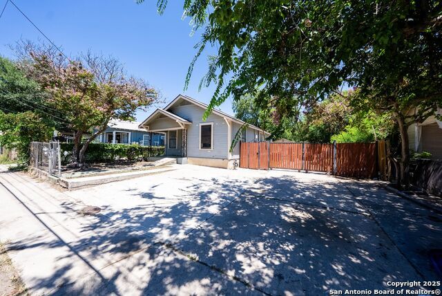 2611 Martin, San Antonio