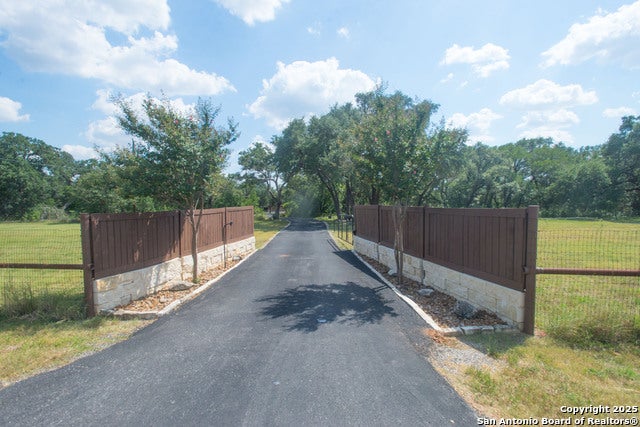 5370 Fm 1863, Bulverde