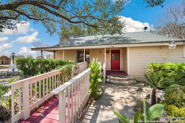 106 Hickory, Floresville