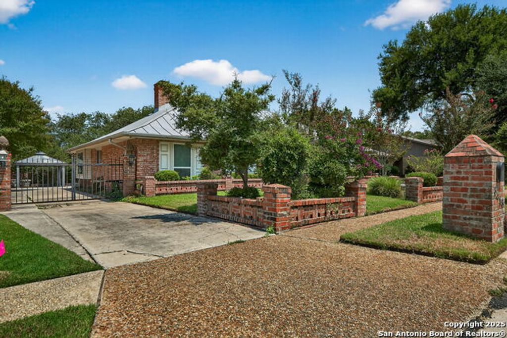 3413 Foxbriar, Schertz
