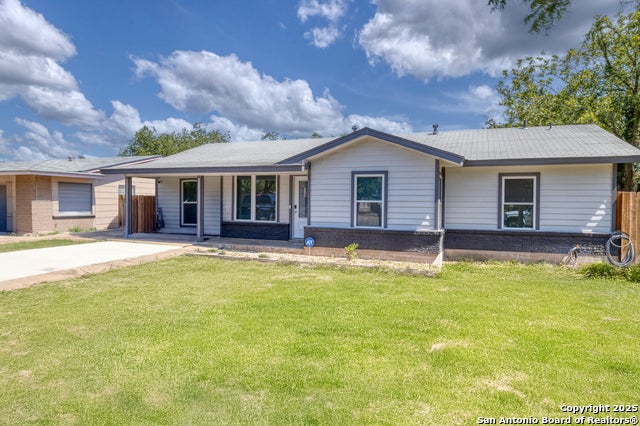 208 W Sabinal, Uvalde