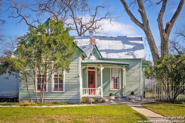 633 S Castell Avenue, New Braunfels