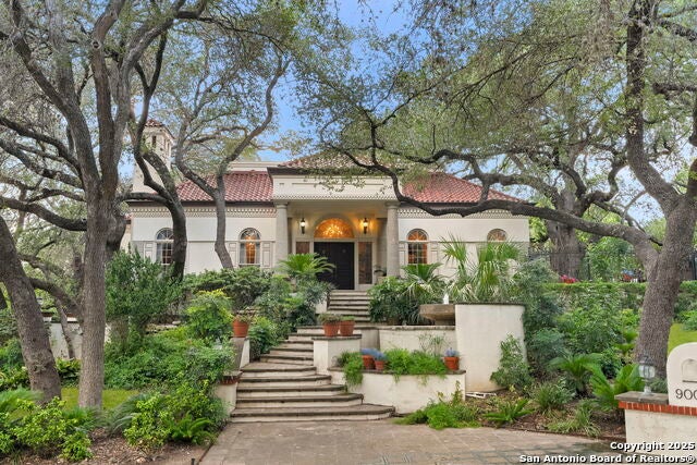 9003 Village Dr, San Antonio