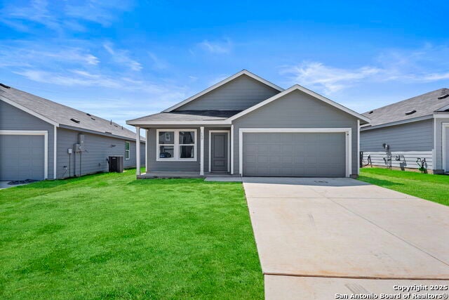 137 Autumn Trail, Floresville