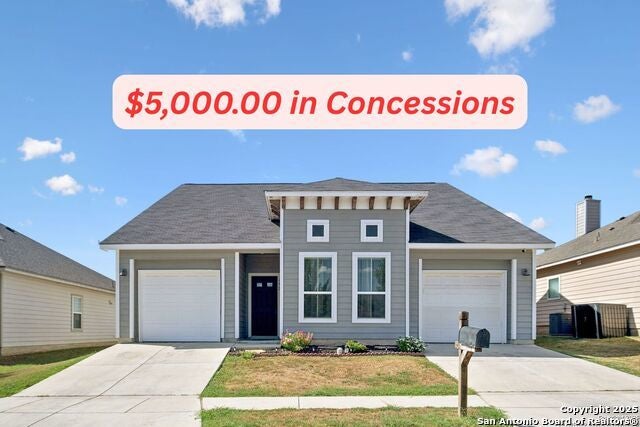 132 Lark Hill, Floresville