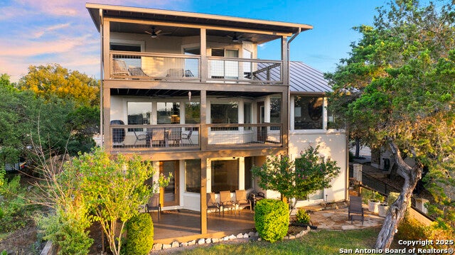 Located on Canyon Lake, Residential for Sale by 361 Riviera Dr. in the Canyon Lake, located in the neighborhood of CANYON LAKE HILLS