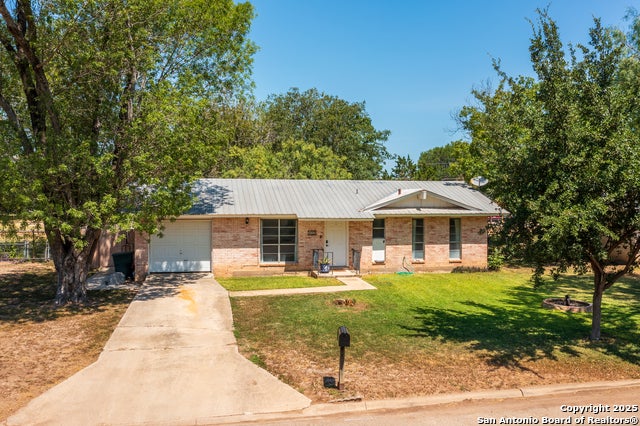 112 E Knippa, Uvalde