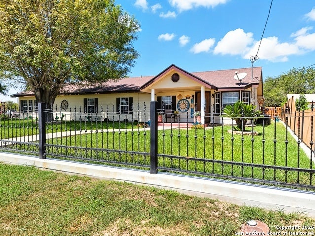 705 Starr, Crystal City