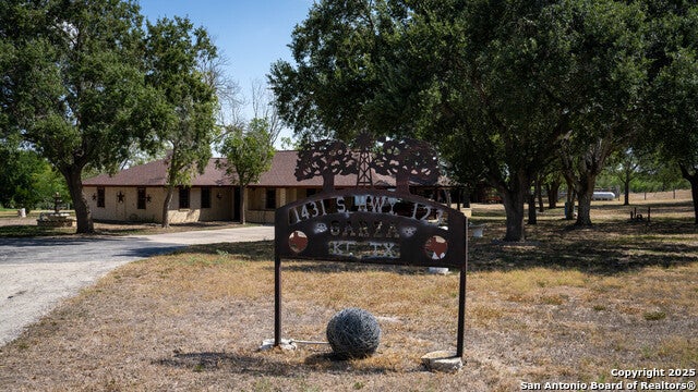 1431 S Sh-123, Karnes City