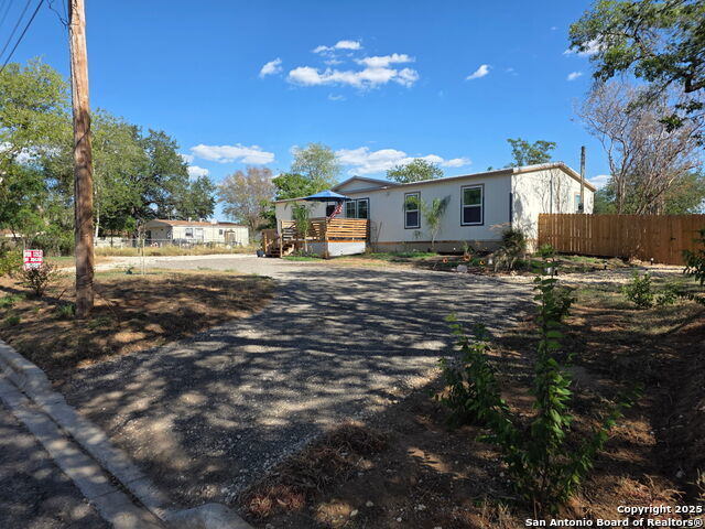 625 Avenue D, Poteet