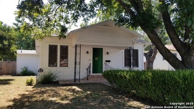 1123 W Coll, New Braunfels