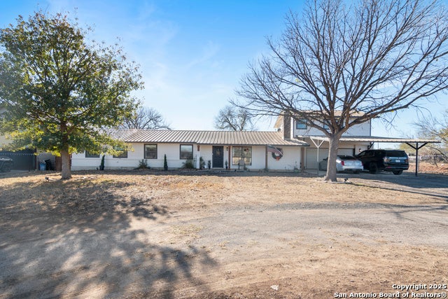 210 Barnes Rd, Uvalde