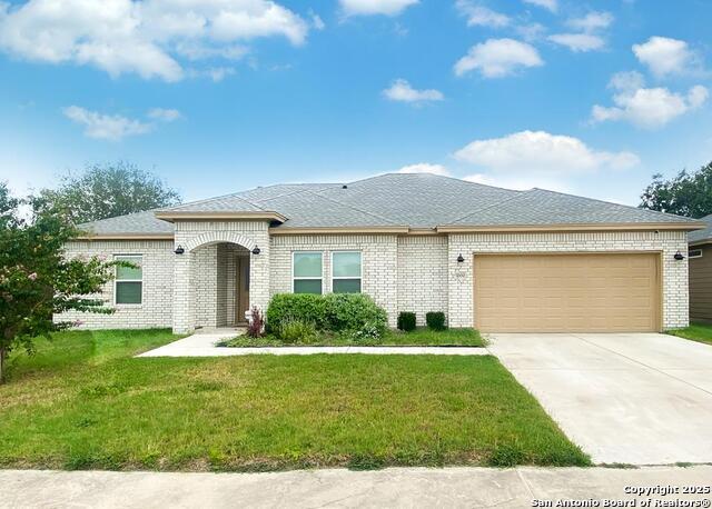 1000 Blue Crest Lane, Beeville