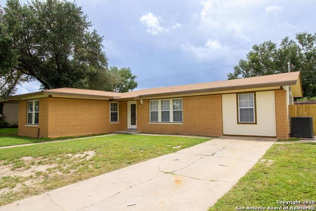 906 E Toledo, Beeville