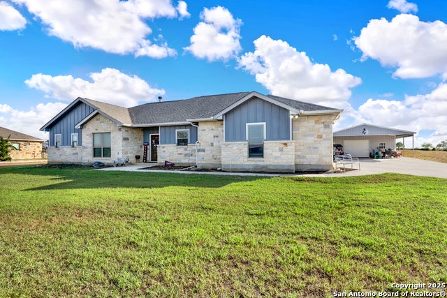 180 Gentle Breeze, Floresville