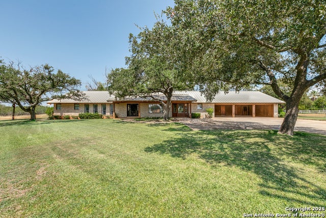 707 Berry Ranch, Pearsall