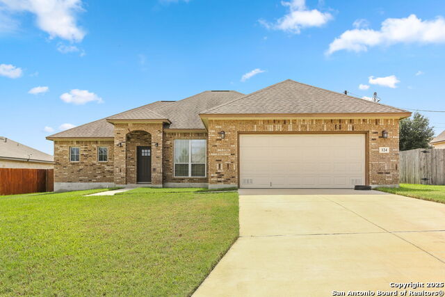 124 Ridgecrest, Floresville