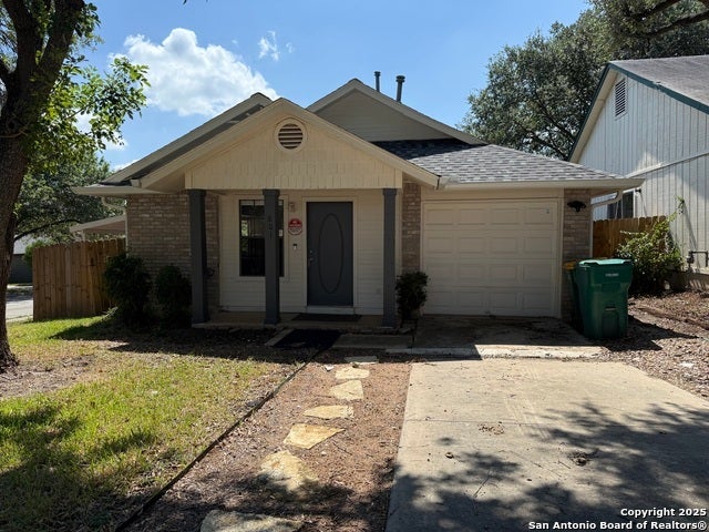801 Meadow Dale, Converse