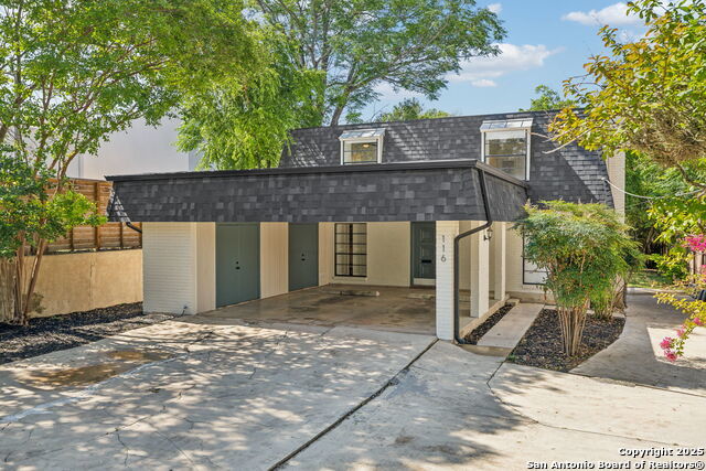 116 College, Alamo Heights