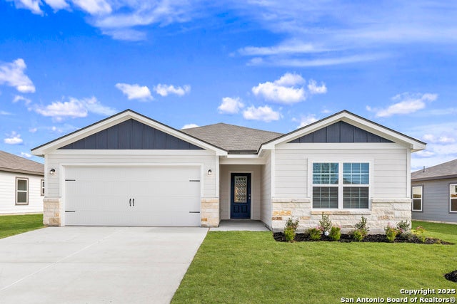 16004 Stratford Cove, Lytle