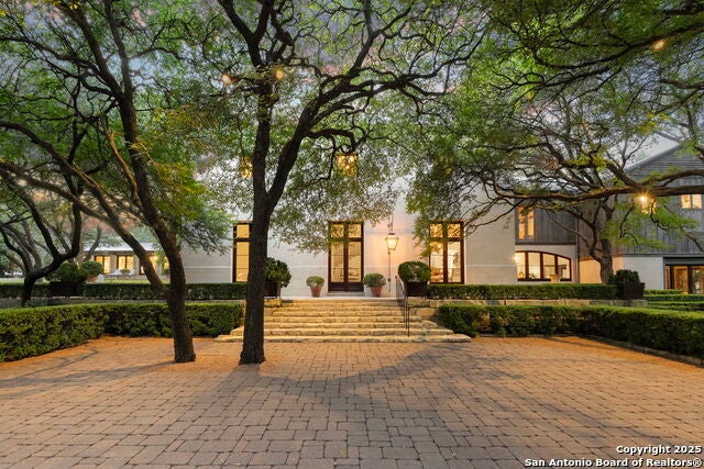 317 Limestone Creek, Hill Country Village