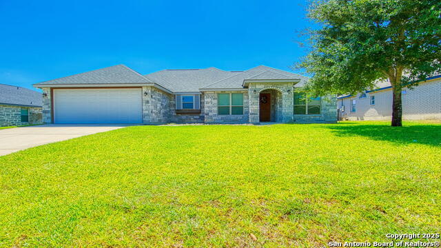 108 Parkcrest, Floresville