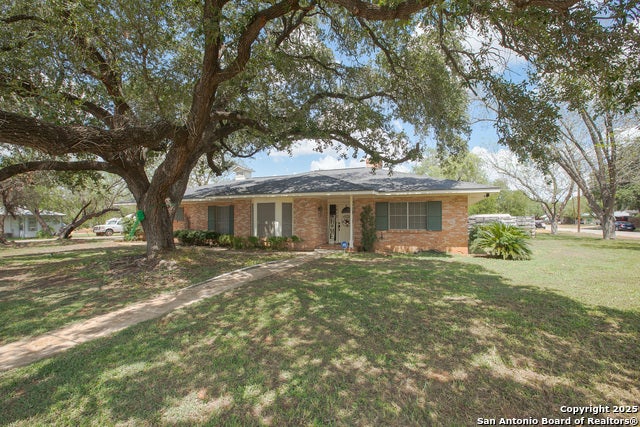 1017 E Trinity, Pearsall