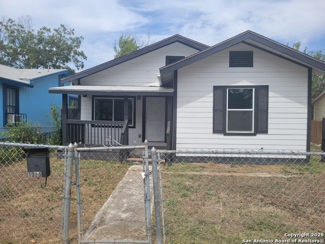 1325 W Mariposa, San Antonio