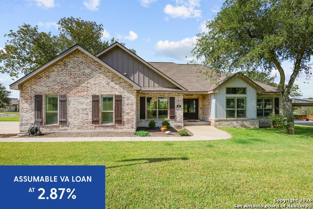 100 W Ashton, Floresville