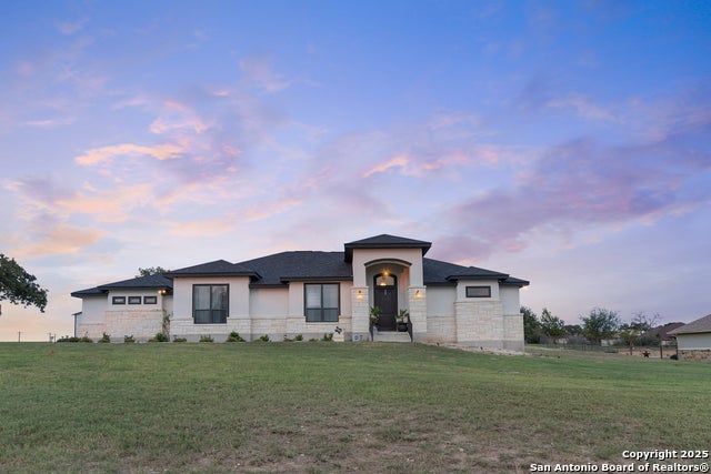 300 Abrego Lake, Floresville