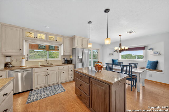 175 Forest Oaks, Lakehills