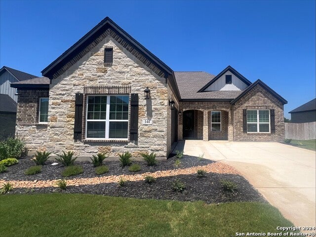 204 Azalea Alley, Castroville