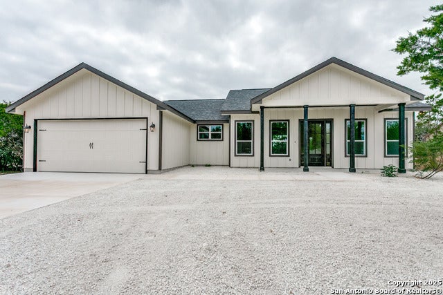 1140 Yaupon, Fischer