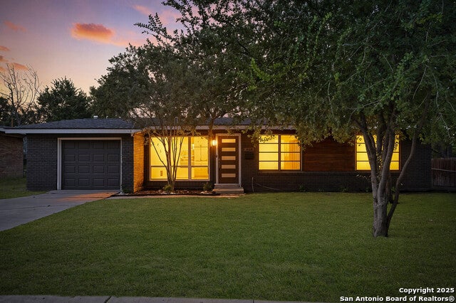 439 Sandalwood Ln, San Antonio