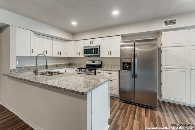 153 Amistad Blvd., Universal City