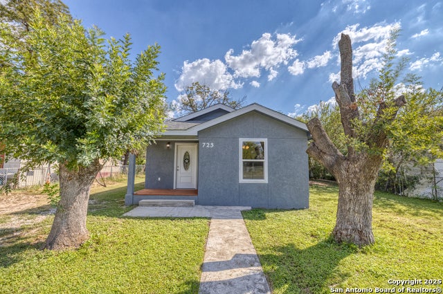 723 W Leona, Uvalde